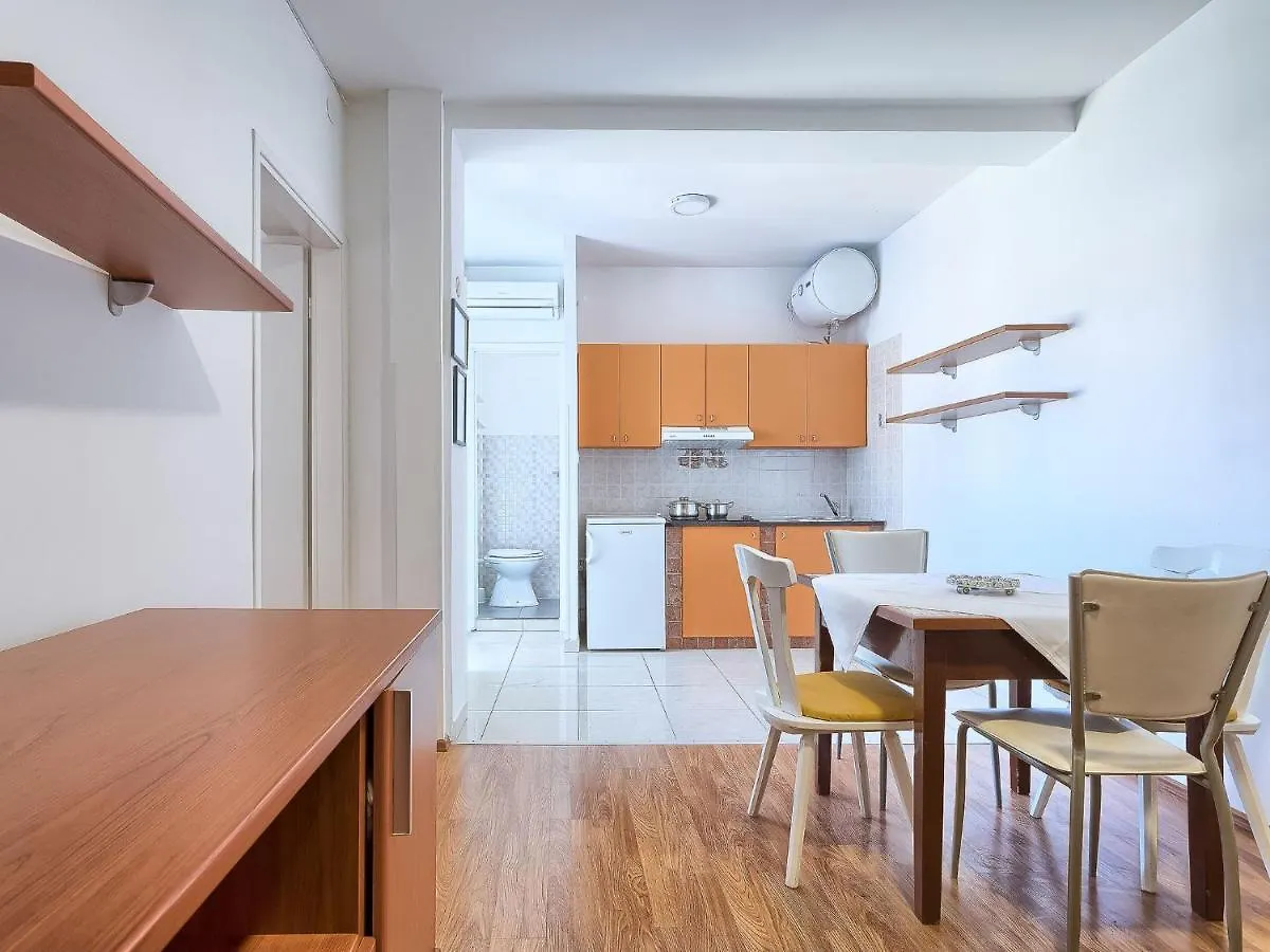 Apartment Nika-3 By Interhome ウマグ